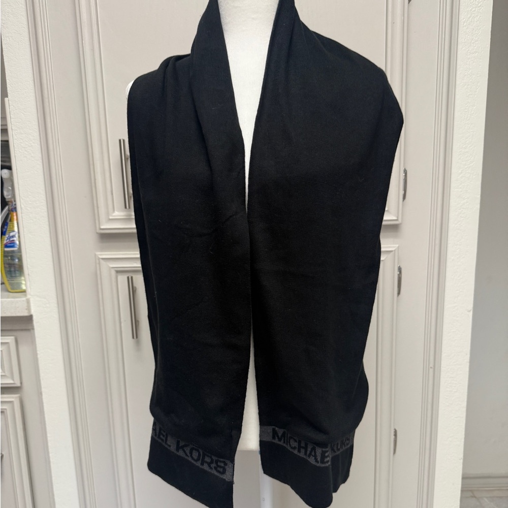 Michael Kors Men’s Classic Black Scarf NWOT